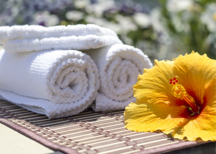Towels with hibiscus